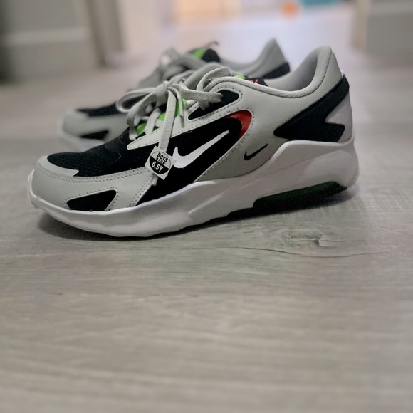 Nike air max bolt (gs) boys 6.5. Will also fit women’s size 8 - Picture 1 of 4